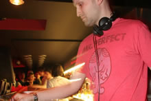 Fetter Sound vom DJ - Milch und Bar Party Club