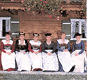 Züchtige Dirndl für verheiratete Frauen